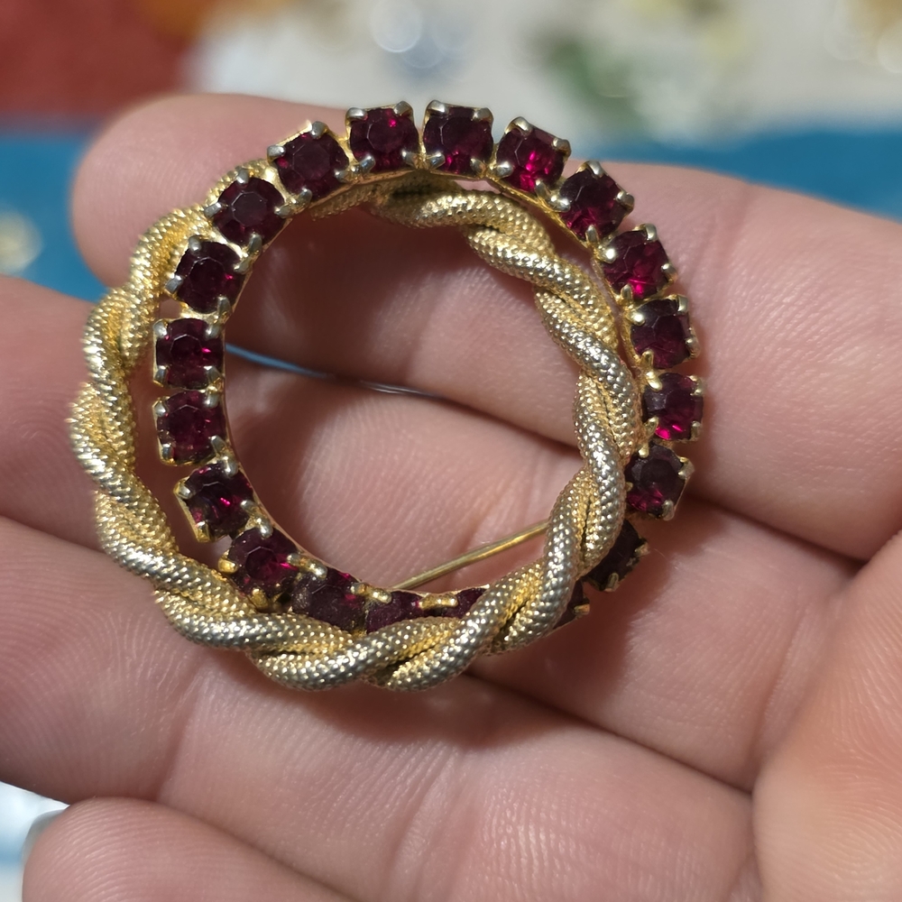 Elegant Gold and Red Gemstone Brooch